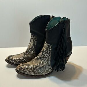 C2909 Corral Women's Black / Natural PYTHON with Fringe Short Boot